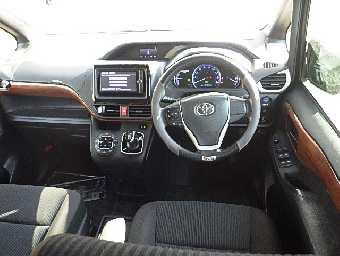 TOYOTA NOAH 2014 Image 9