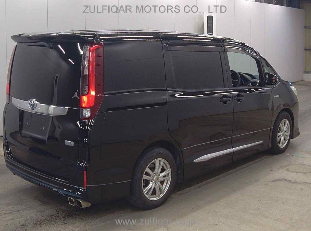 TOYOTA NOAH 2014 Image 4