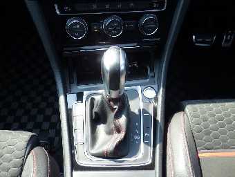 VOLKSWAGEN GOLF GTI 2017 Image 7