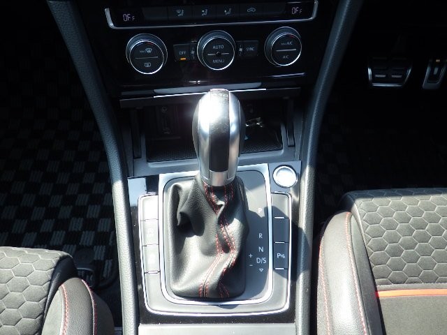 VOLKSWAGEN GOLF GTI 2017 Image 19