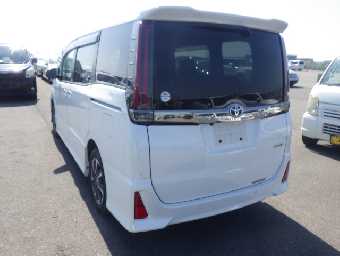 TOYOTA NOAH 2020 Image 8