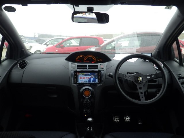 TOYOTA VITZ 2009 Image 19