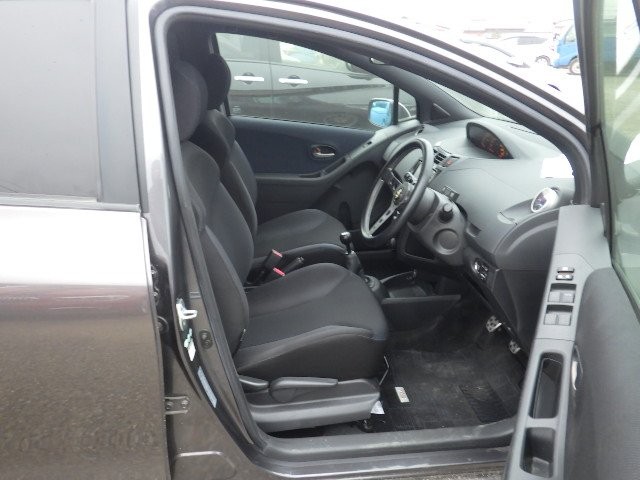 TOYOTA VITZ 2009 Image 25