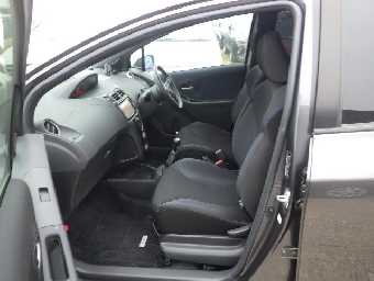 TOYOTA VITZ 2009 Image 12