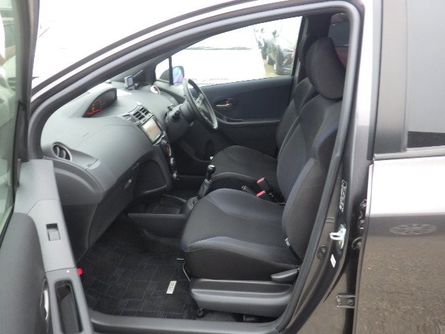 TOYOTA VITZ 2009 Image 26