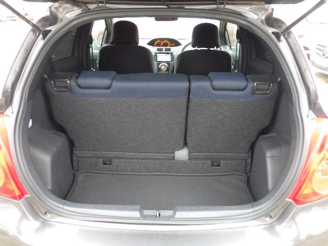 TOYOTA VITZ 2009 Image 28