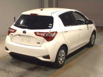 TOYOTA VITZ 2018 Image 2