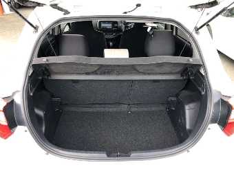 TOYOTA VITZ 2018 Image 7