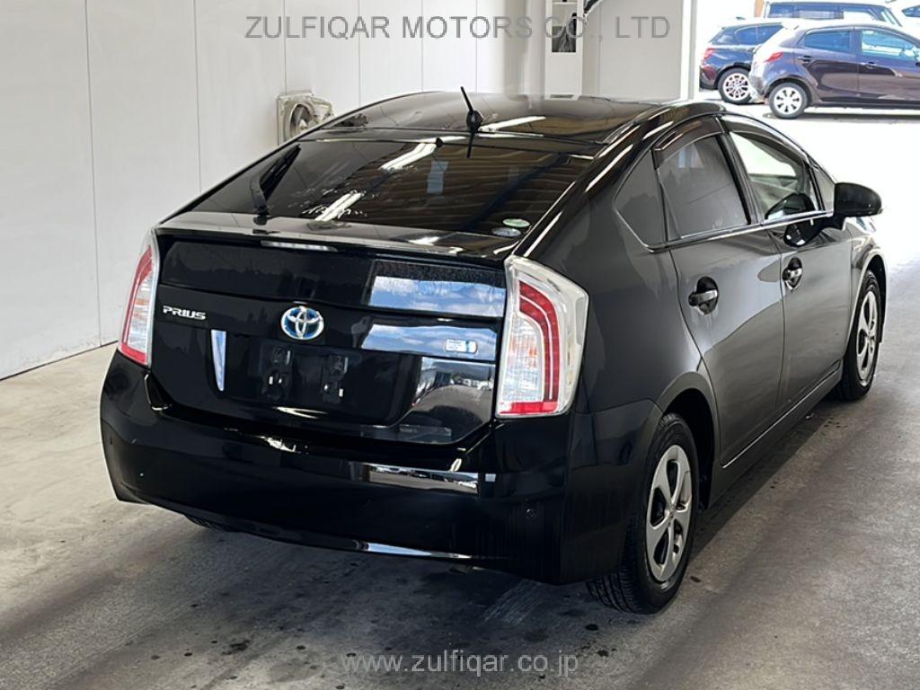 TOYOTA PRIUS 2014 Image 2