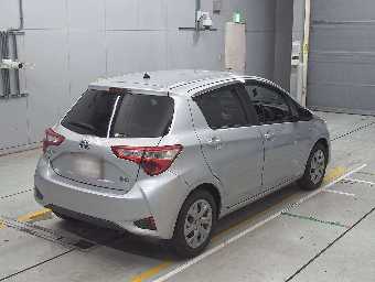 TOYOTA VITZ 2017 Image 2