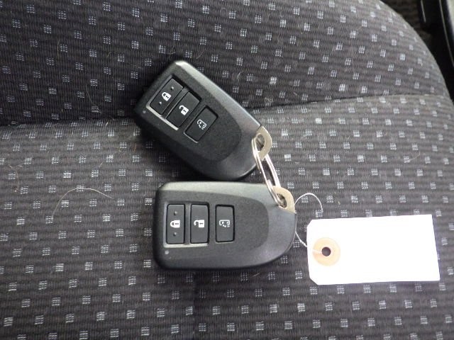 TOYOTA SPADE 2017 Image 19