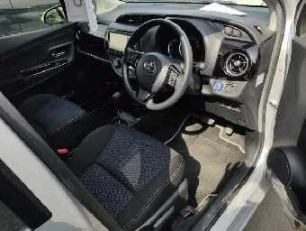 TOYOTA VITZ 2018 Image 3