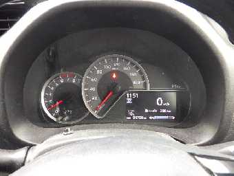TOYOTA VITZ 2018 Image 9