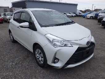 TOYOTA VITZ 2018 Image 2