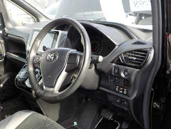 TOYOTA VOXY 2021 Image 11