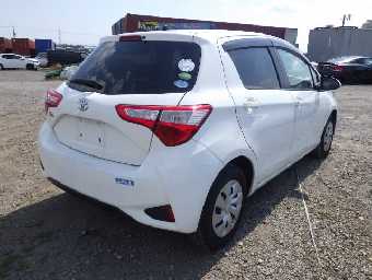 TOYOTA VITZ 2018 Image 4