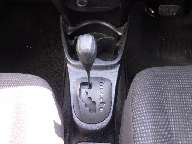 TOYOTA VITZ 2018 Image 19