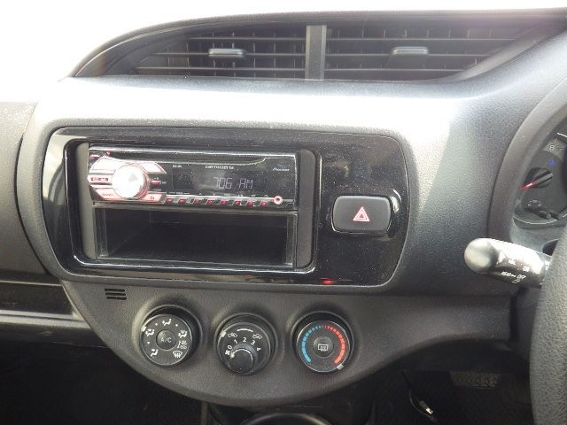 TOYOTA VITZ 2018 Image 20