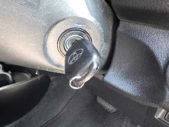 TOYOTA VITZ 2018 Image 9