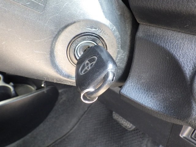 TOYOTA VITZ 2018 Image 22