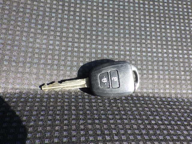 TOYOTA VITZ 2018 Image 23