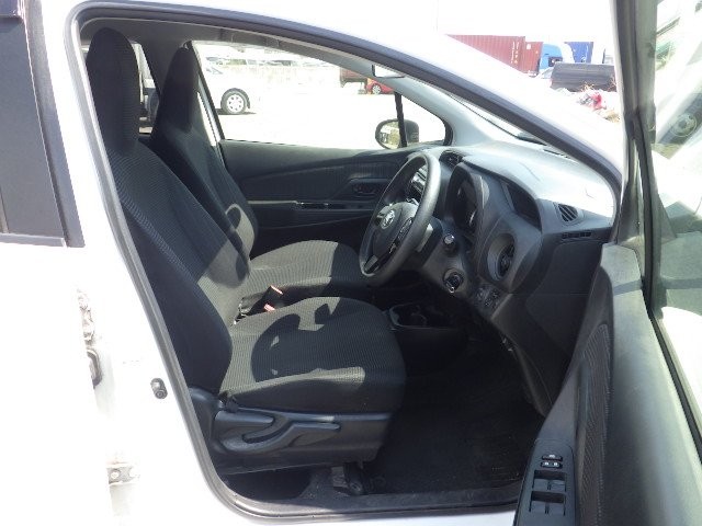 TOYOTA VITZ 2018 Image 24