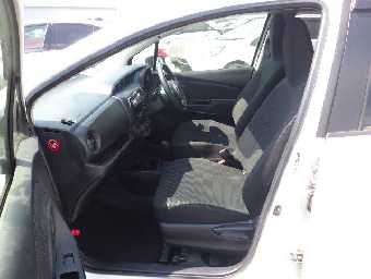 TOYOTA VITZ 2018 Image 12
