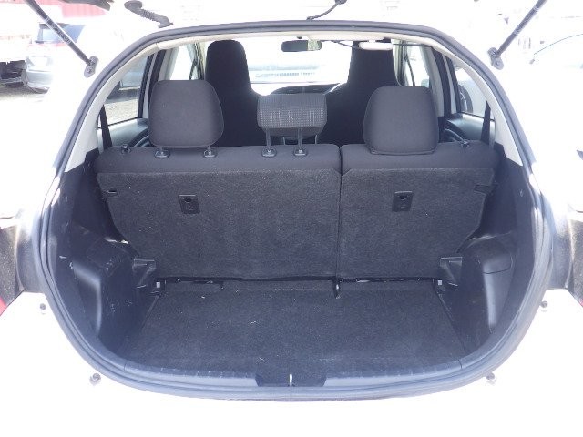 TOYOTA VITZ 2018 Image 27