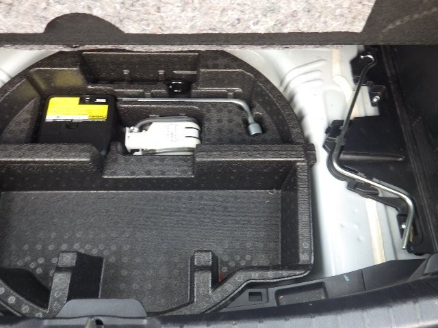 TOYOTA VITZ 2018 Image 29