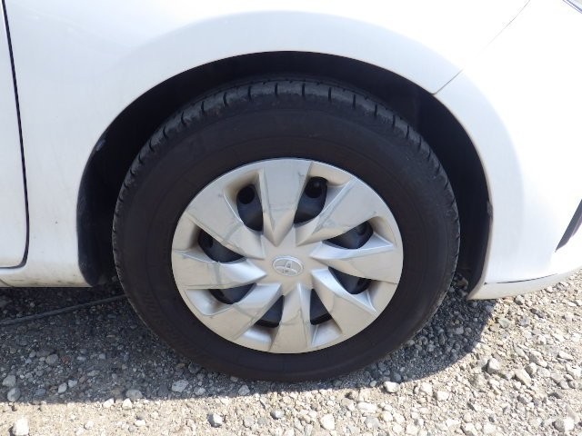 TOYOTA VITZ 2018 Image 33