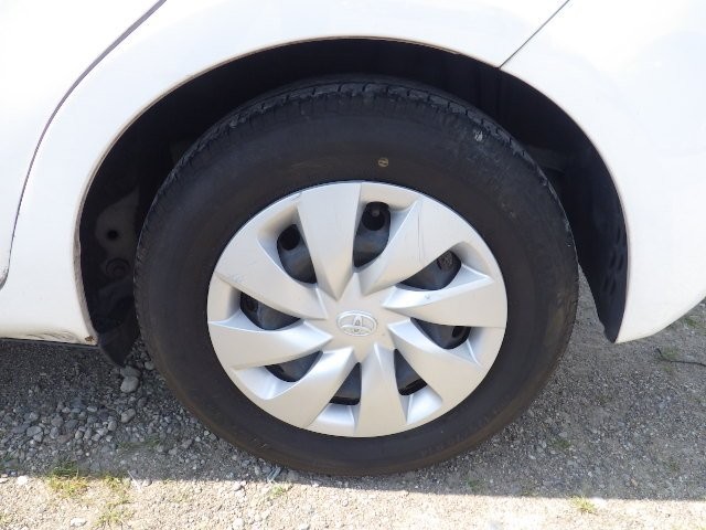 TOYOTA VITZ 2018 Image 35