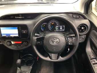 TOYOTA VITZ 2020 Image 6