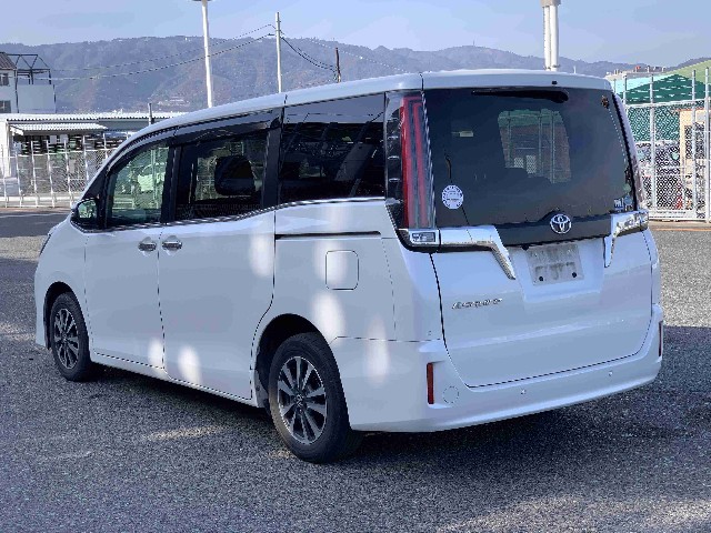 TOYOTA ESQUIRE 2019 Image 19