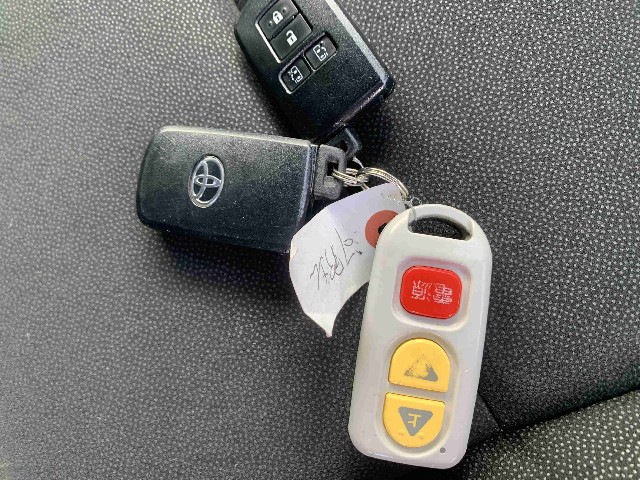 TOYOTA ESQUIRE 2019 Image 21