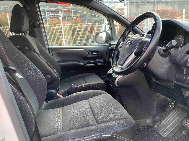 TOYOTA ESQUIRE 2019 Image 22