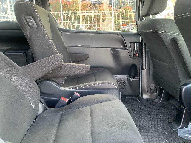 TOYOTA ESQUIRE 2019 Image 23