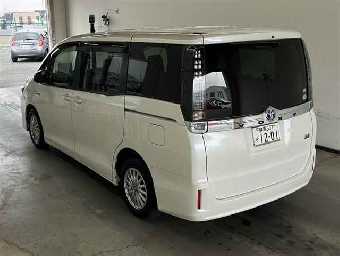 TOYOTA VOXY 2015 Image 2