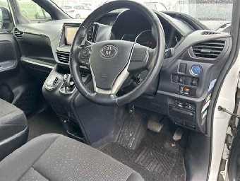 TOYOTA VOXY 2015 Image 3