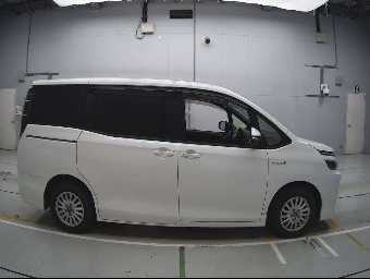 TOYOTA VOXY 2014 Image 3