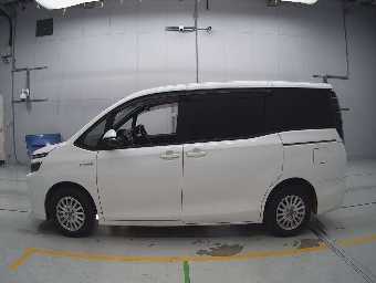 TOYOTA VOXY 2014 Image 4