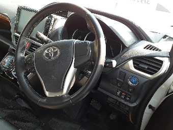 TOYOTA VOXY 2014 Image 7