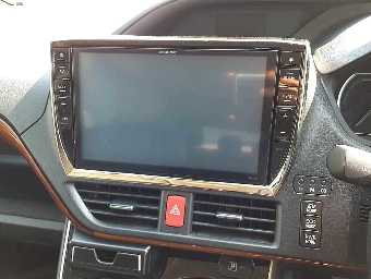 TOYOTA VOXY 2014 Image 10