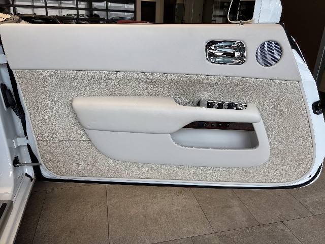 ROLLS ROYCE DAWN 2017 Image 40