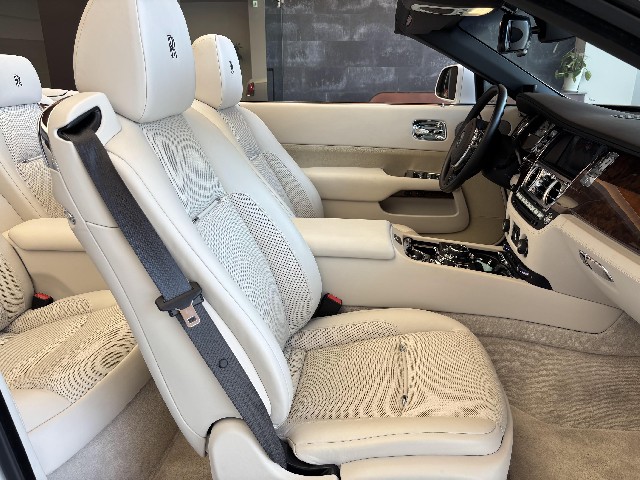 ROLLS ROYCE DAWN 2017 Image 45