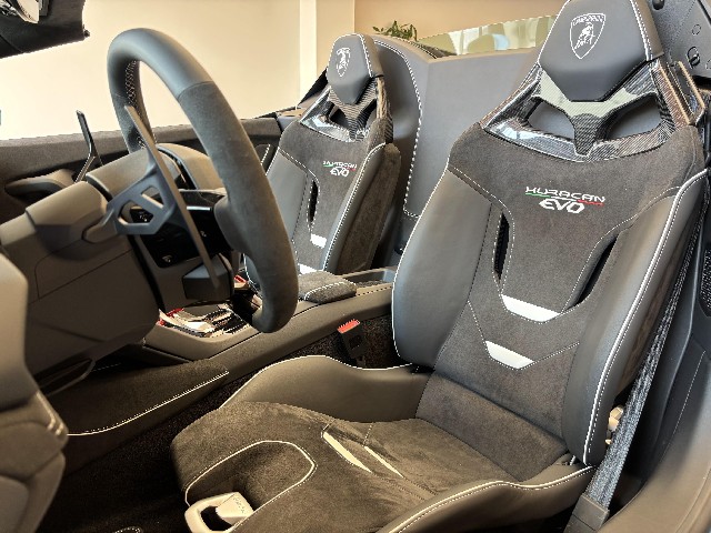 LAMBORGHINI HURACAN 2024 Image 32