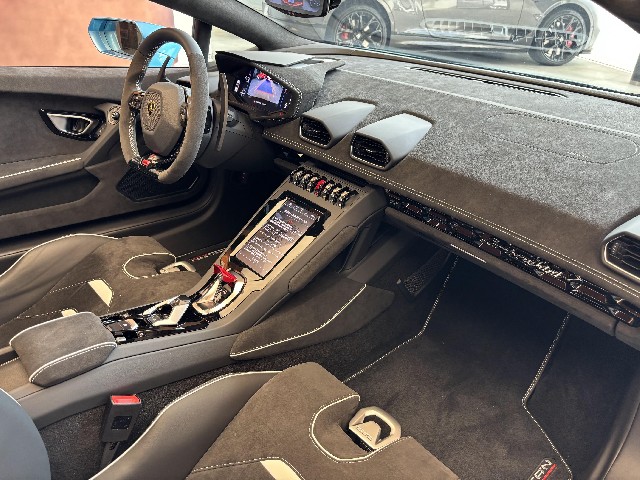 LAMBORGHINI HURACAN 2024 Image 34