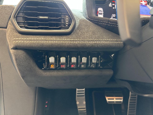 LAMBORGHINI HURACAN 2024 Image 40