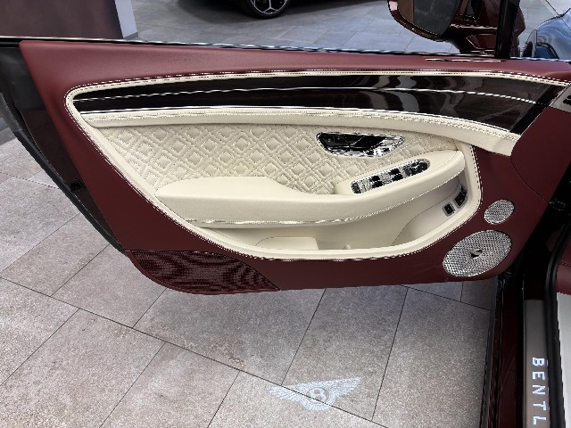 BENTLEY CONTINENTAL 2022 Image 31