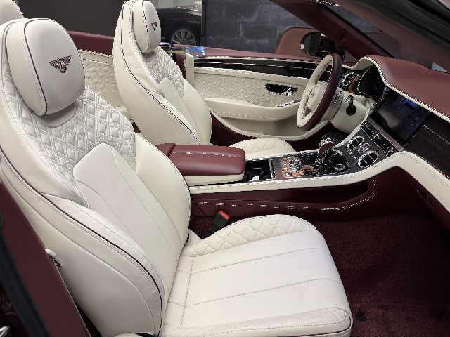 BENTLEY CONTINENTAL 2022 Image 35