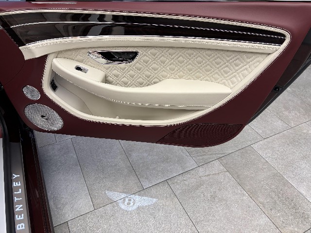 BENTLEY CONTINENTAL 2022 Image 37